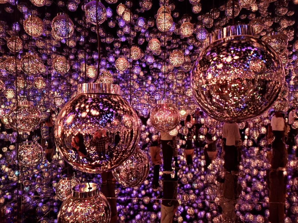 2025-12-01 東京親子賞楓旅Day5 Teamlab+敘敘苑＋六本木甜點