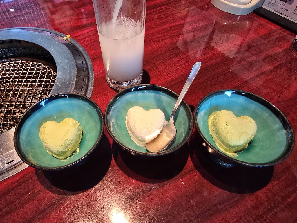 2025-12-01 東京親子賞楓旅Day5 Teamlab+敘敘苑＋六本木甜點