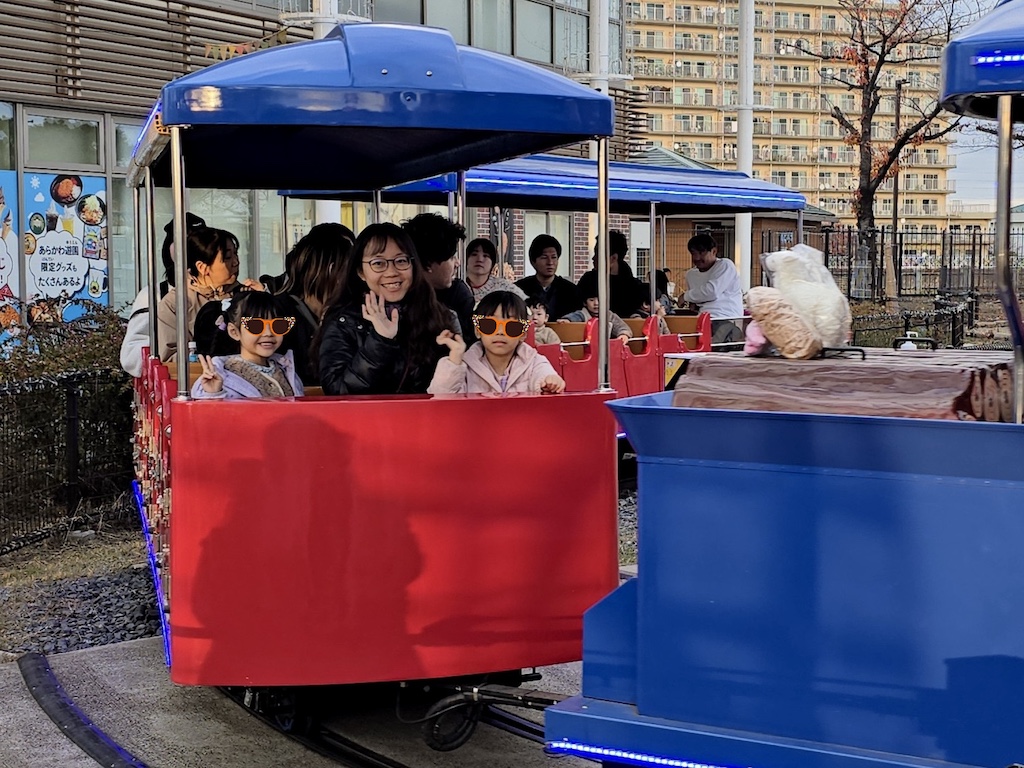 2025-11-29 東京親子賞楓旅Day3-2 荒川遊樂園+炸豬排一勝