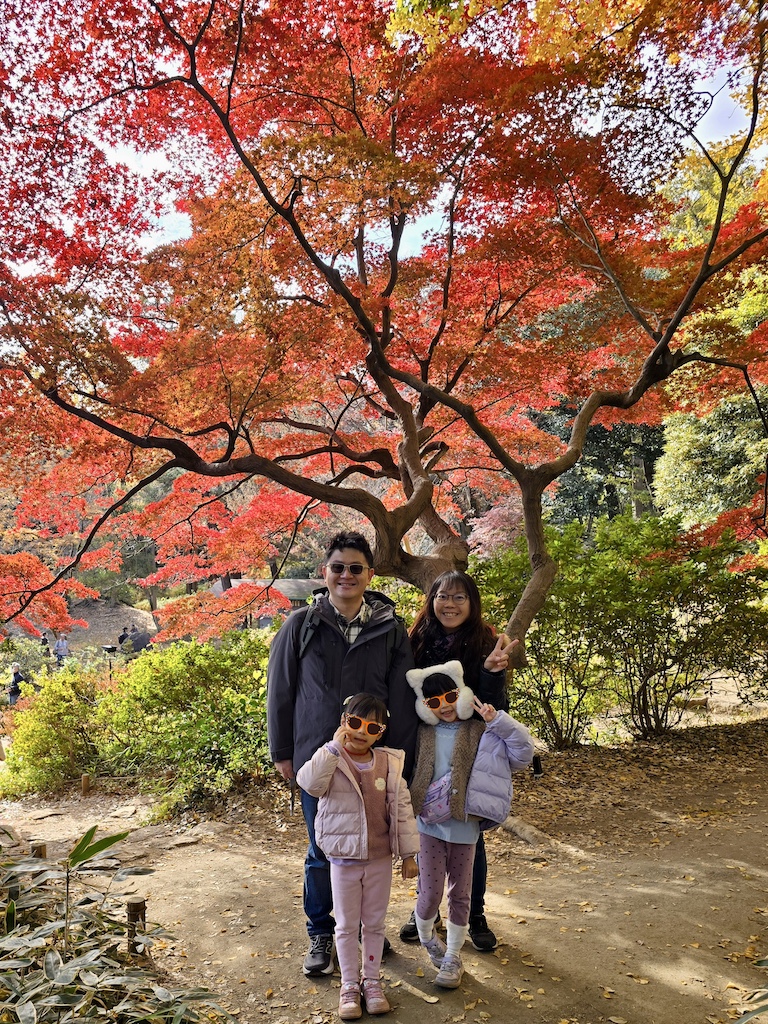 2025-11-29 東京親子賞楓旅Day3-1 六義園與螃蟹道樂