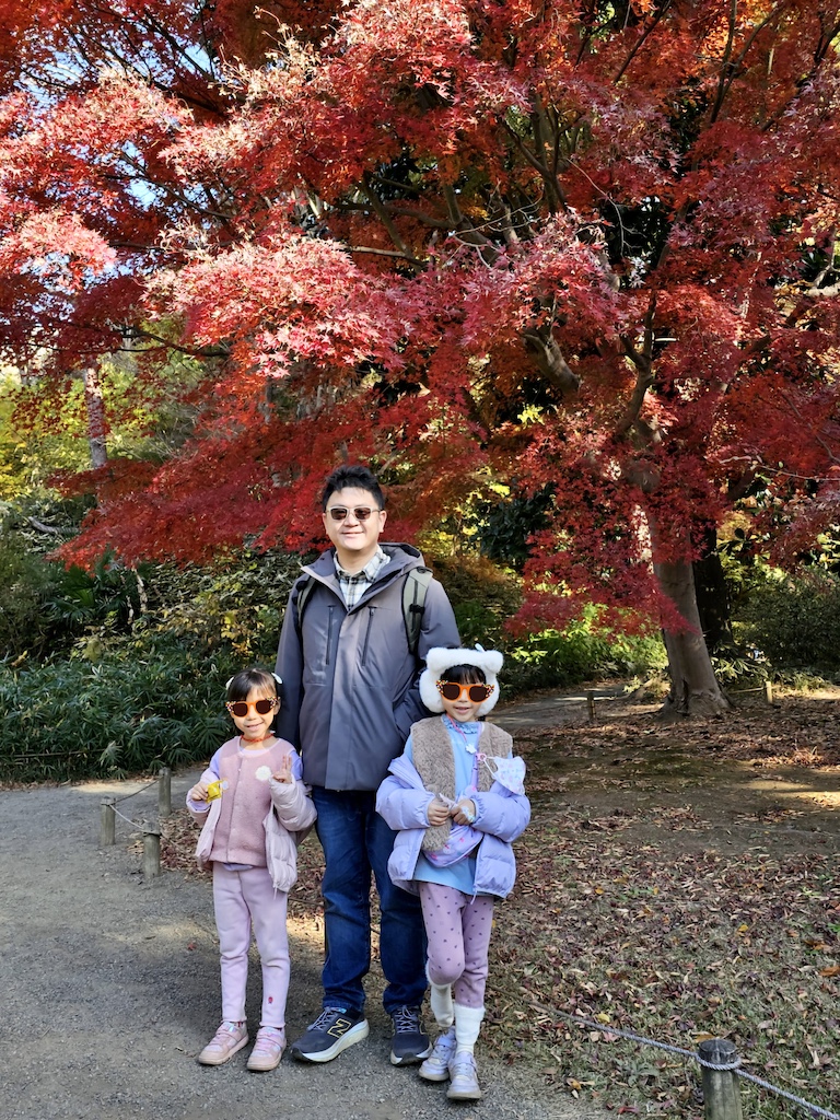 2025-11-29 東京親子賞楓旅Day3-1 六義園與螃蟹道樂