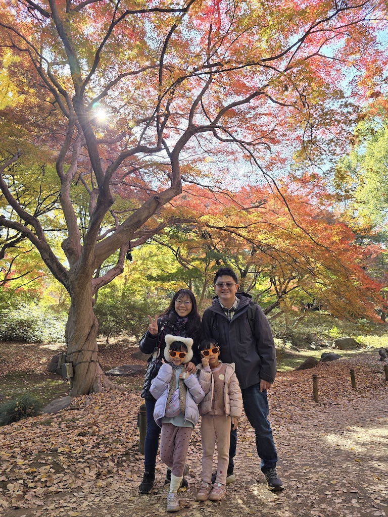 2025-11-29 東京親子賞楓旅Day3-1 六義園與螃蟹道樂