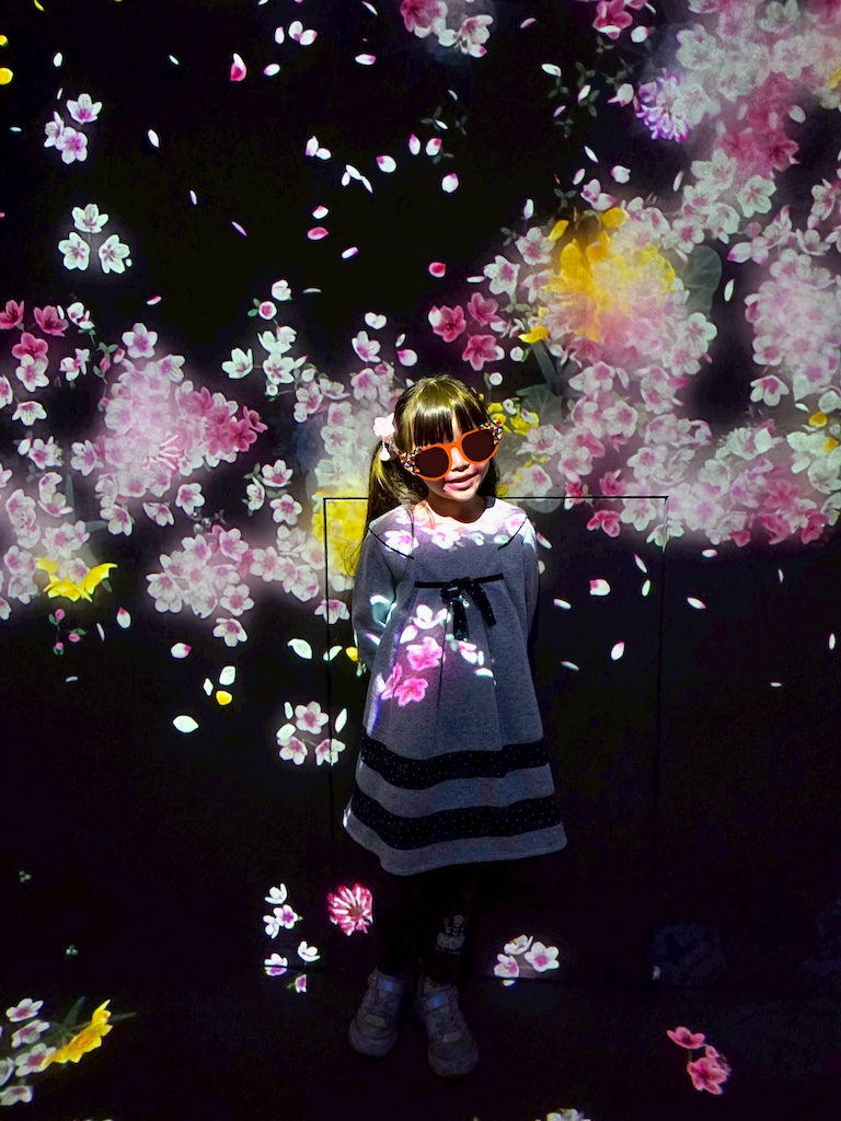 2025-12-01 東京親子賞楓旅Day5 Teamlab+敘敘苑＋六本木甜點