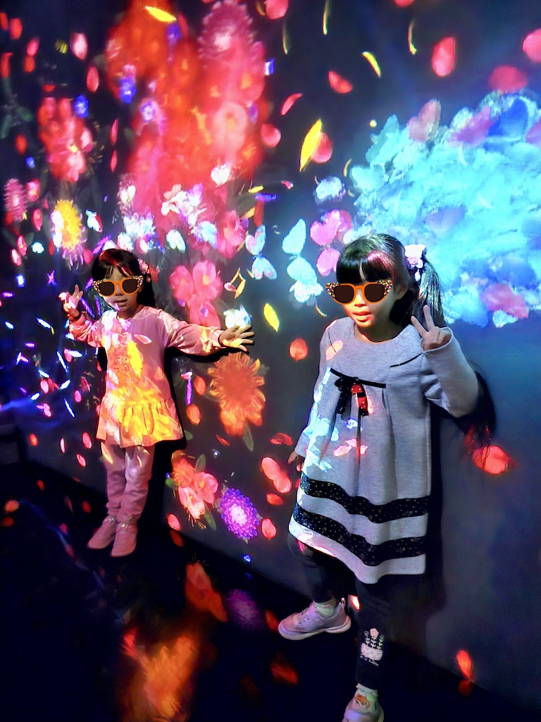 2025-12-01 東京親子賞楓旅Day5 Teamlab+敘敘苑＋六本木甜點