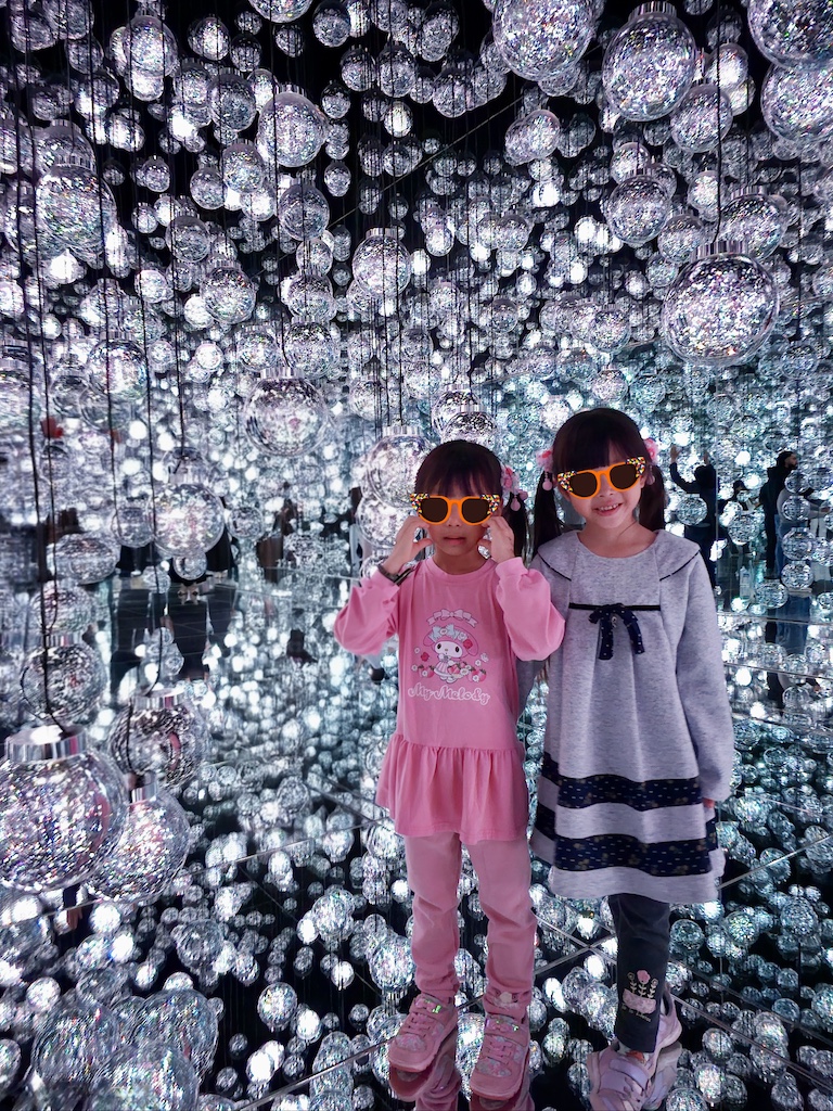 2025-12-01 東京親子賞楓旅Day5 Teamlab+敘敘苑＋六本木甜點