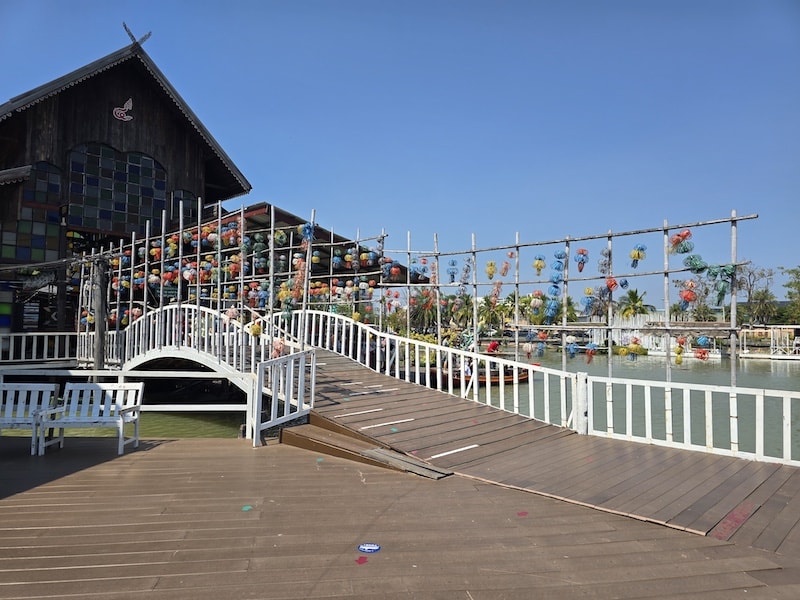 【2026 芭達雅行程】四方水上市場 + 3 Mermaids 懸崖餐廳:網美必拍日落美景! - 第6張圖 【2026 芭達雅行程】四方水上市場 + 3 Mermaids 懸崖餐廳:網美必拍日落美景!