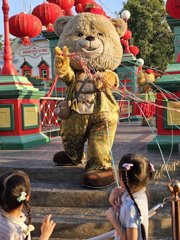 曼谷巧克力村:春節限定紅燈籠佈置、園內餐飲與超萌布偶合照全紀錄 - 第22張圖 曼谷巧克力村:春節限定紅燈籠佈置、園內餐飲與超萌布偶合照全紀錄