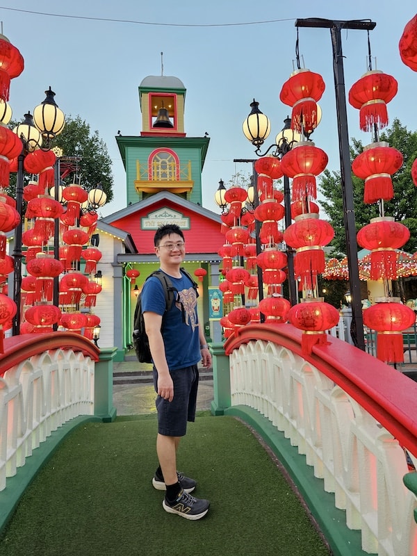 曼谷巧克力村:春節限定紅燈籠佈置、園內餐飲與超萌布偶合照全紀錄 - 第2張圖 曼谷巧克力村:春節限定紅燈籠佈置、園內餐飲與超萌布偶合照全紀錄