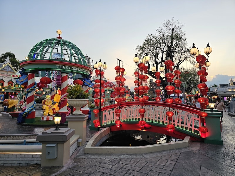 曼谷巧克力村:春節限定紅燈籠佈置、園內餐飲與超萌布偶合照全紀錄 - 第13張圖 曼谷巧克力村:春節限定紅燈籠佈置、園內餐飲與超萌布偶合照全紀錄