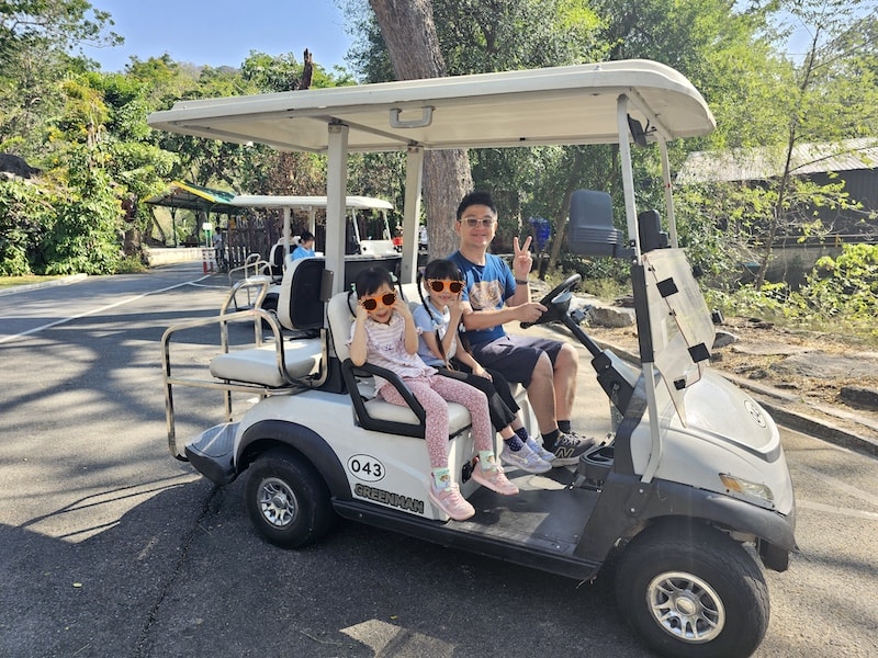 【2026 綠山動物園包車攻略】綠山動物園一日遊,輕鬆看大象游泳與Moo Deng彈力豬! - 第10張圖 【2026 綠山動物園包車攻略】綠山動物園一日遊,輕鬆看大象游泳與Moo Deng彈力豬!
