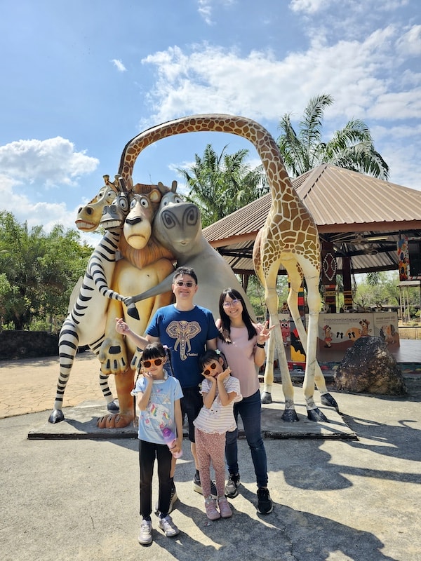 【2026 綠山動物園包車攻略】綠山動物園一日遊,輕鬆看大象游泳與Moo Deng彈力豬! - 第24張圖 【2026 綠山動物園包車攻略】綠山動物園一日遊,輕鬆看大象游泳與Moo Deng彈力豬!