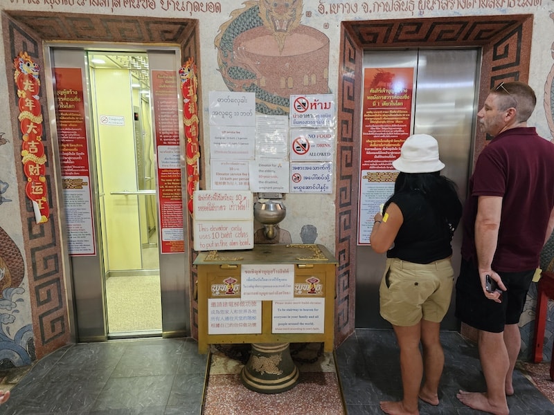 佛統府景點推薦：Wat Samphran 蟠龍寺、佛統大塔交通行程，火山蝦噴火秀大啖海鮮