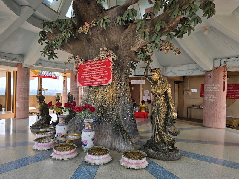 佛統府景點推薦：Wat Samphran 蟠龍寺、佛統大塔交通行程，火山蝦噴火秀大啖海鮮