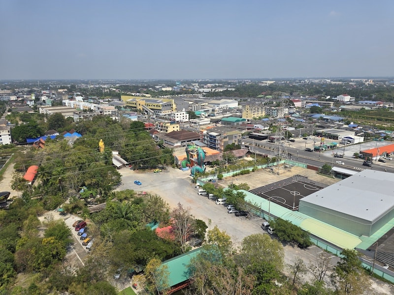佛統府景點推薦：Wat Samphran 蟠龍寺、佛統大塔交通行程，火山蝦噴火秀大啖海鮮