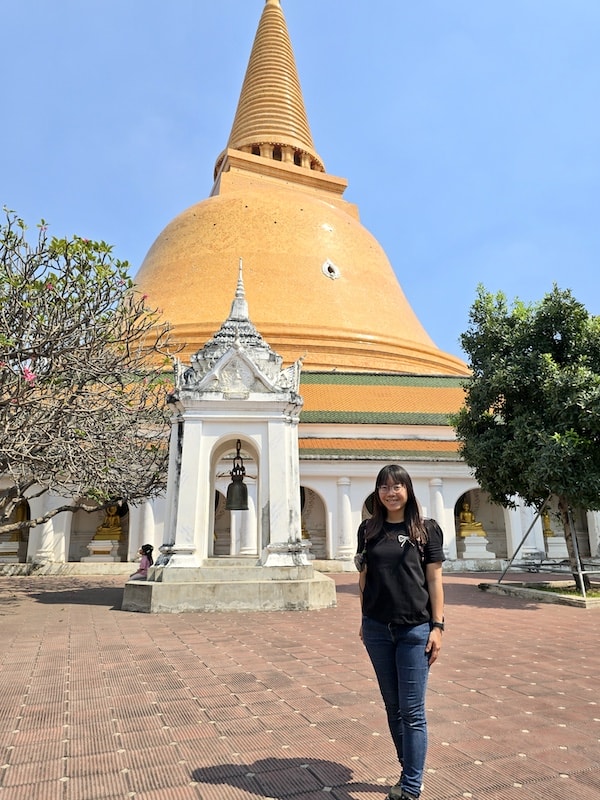 佛統府景點推薦：Wat Samphran 蟠龍寺、佛統大塔交通行程，火山蝦噴火秀大啖海鮮