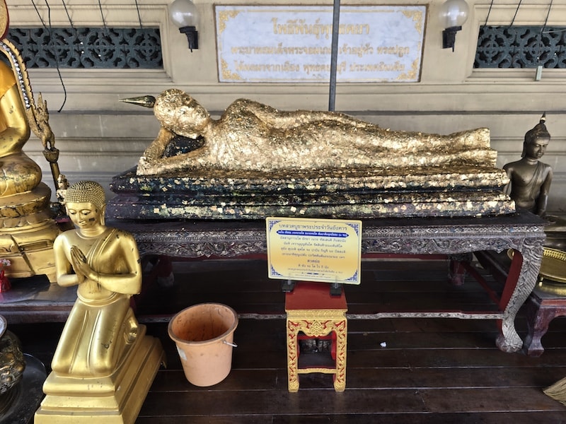 佛統府景點推薦：Wat Samphran 蟠龍寺、佛統大塔交通行程，火山蝦噴火秀大啖海鮮