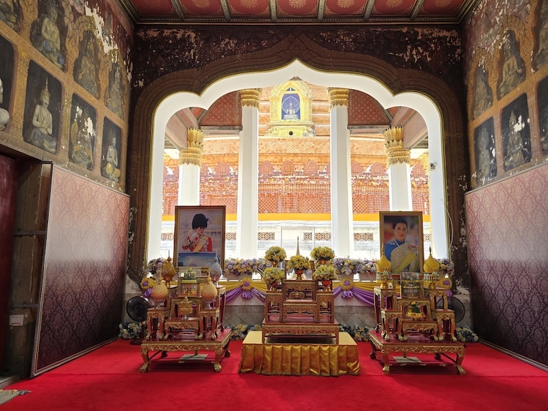 佛統府景點推薦：Wat Samphran 蟠龍寺、佛統大塔交通行程，火山蝦噴火秀大啖海鮮