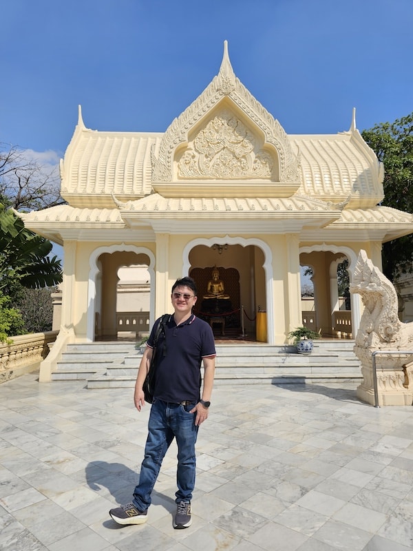 佛統府景點推薦：Wat Samphran 蟠龍寺、佛統大塔交通行程，火山蝦噴火秀大啖海鮮