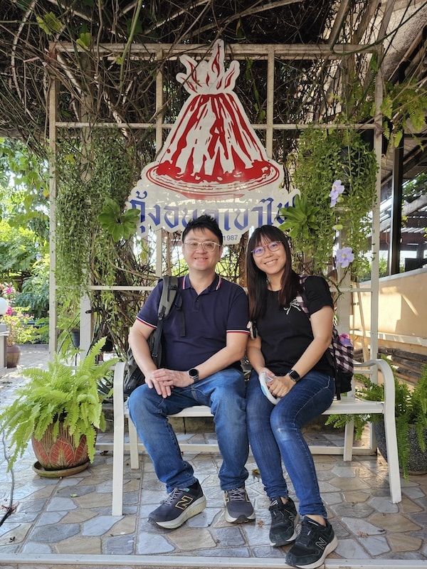 佛統府景點推薦：Wat Samphran 蟠龍寺、佛統大塔交通行程，火山蝦噴火秀大啖海鮮