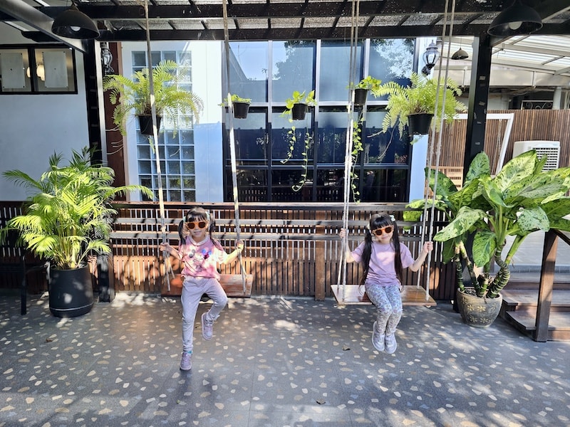 佛統府景點推薦：Wat Samphran 蟠龍寺、佛統大塔交通行程，火山蝦噴火秀大啖海鮮