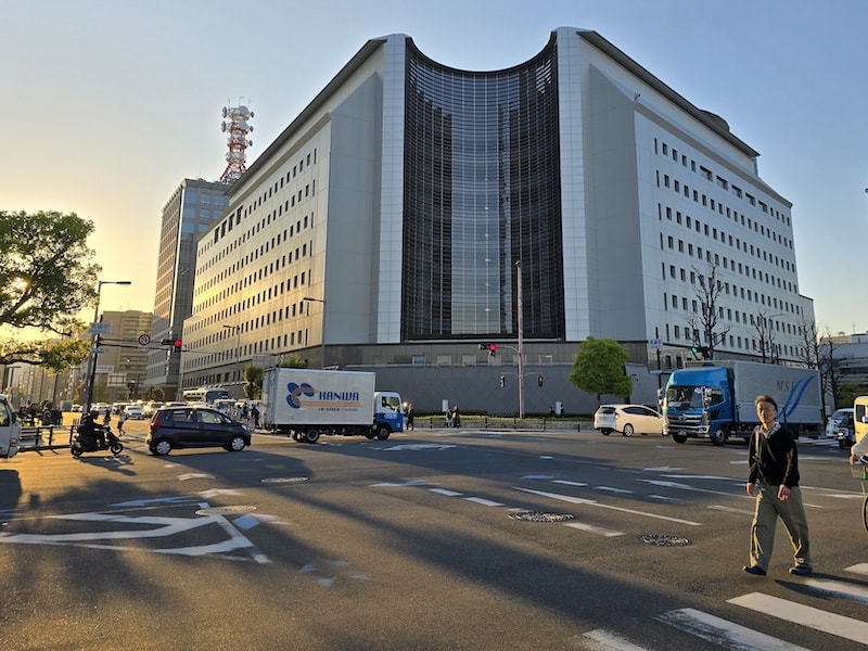 大阪城公園櫻滿開:西之丸庭園與天守閣的粉嫩協奏曲,再訪利久牛舌重溫炭火香 - 第3張圖 大阪城公園櫻滿開:西之丸庭園與天守閣的粉嫩協奏曲,再訪利久牛舌重溫炭火香