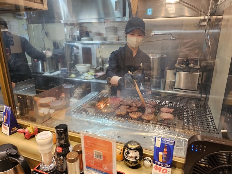 大阪城公園櫻滿開:西之丸庭園與天守閣的粉嫩協奏曲,再訪利久牛舌重溫炭火香 - 第36張圖 大阪城公園櫻滿開:西之丸庭園與天守閣的粉嫩協奏曲,再訪利久牛舌重溫炭火香