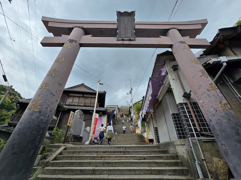 【四國香川】漫步滿濃公園虞美人花海、朝聖金刀比羅宮品嚐道地烏龍麵