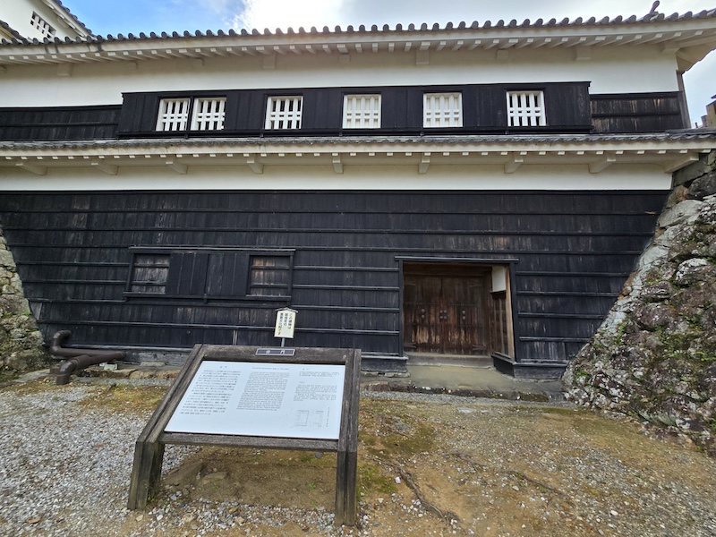 【四國高知旅遊】登頂日本現存天守「高知城」，弘人市場必吃「明神丸」炙燒鰹魚！