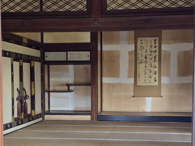 【四國高知旅遊】登頂日本現存天守「高知城」，弘人市場必吃「明神丸」炙燒鰹魚！