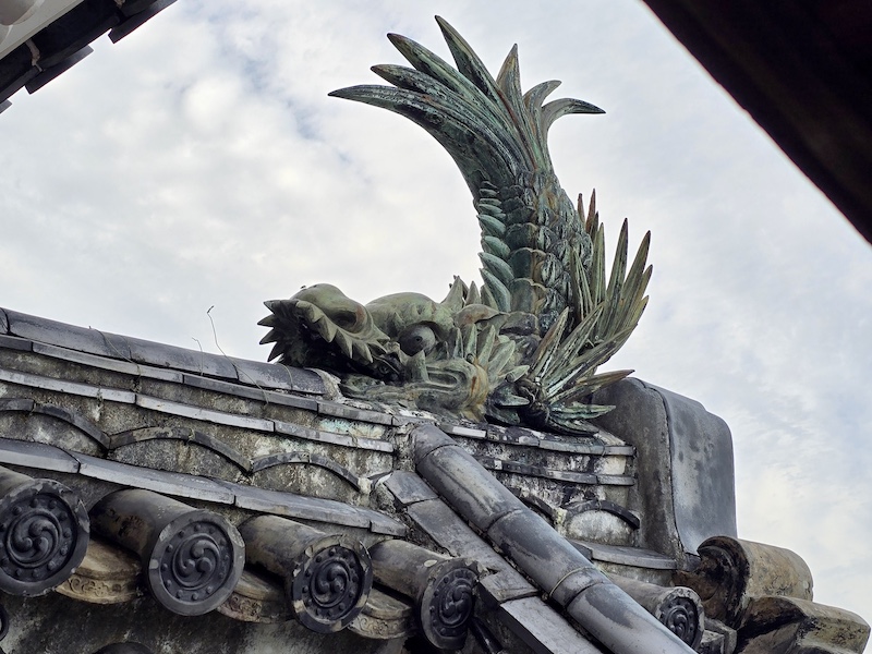 【四國高知旅遊】登頂日本現存天守「高知城」，弘人市場必吃「明神丸」炙燒鰹魚！