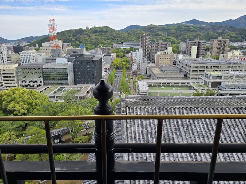 【四國高知旅遊】登頂日本現存天守「高知城」，弘人市場必吃「明神丸」炙燒鰹魚！
