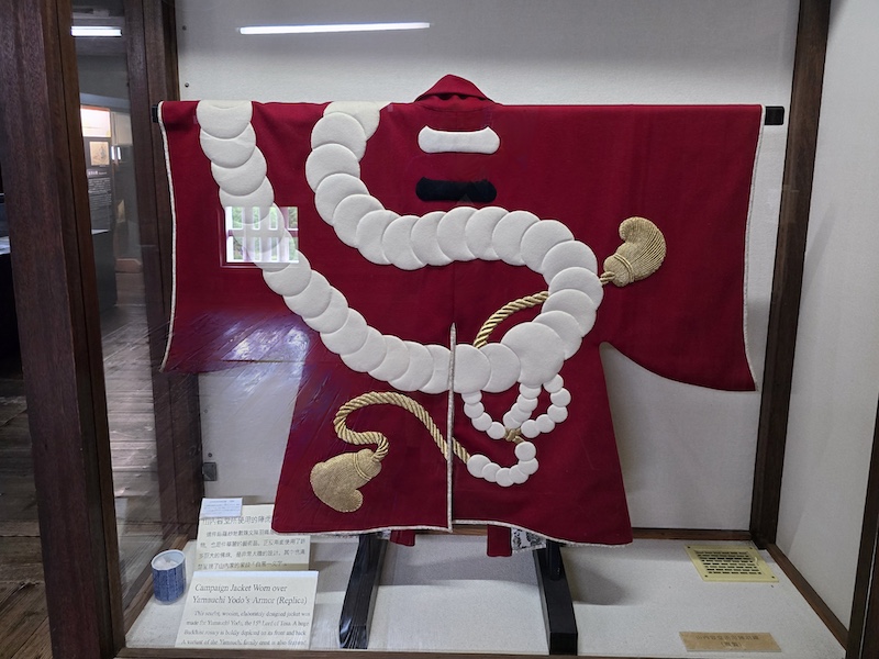 【四國高知旅遊】登頂日本現存天守「高知城」，弘人市場必吃「明神丸」炙燒鰹魚！