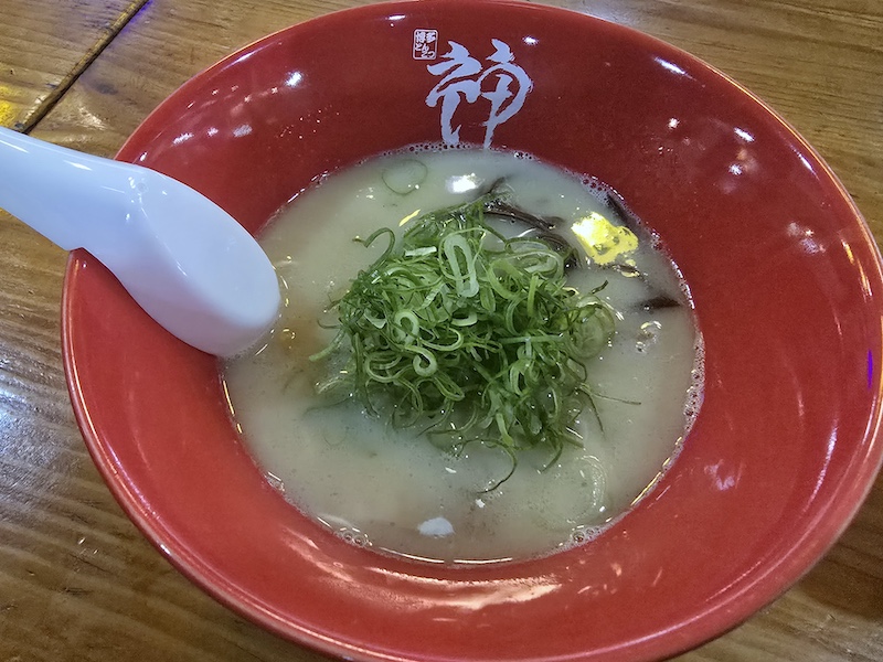 【四國高知旅遊】登頂日本現存天守「高知城」，弘人市場必吃「明神丸」炙燒鰹魚！