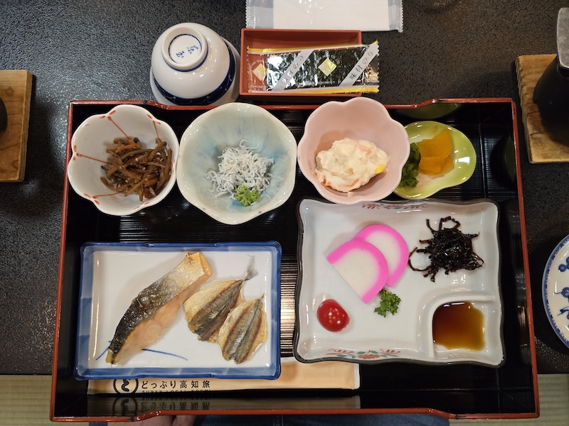 【高知住宿推薦】高砂飯店（Hotel Takasago）開箱：近高知車站與超豐盛在地早餐